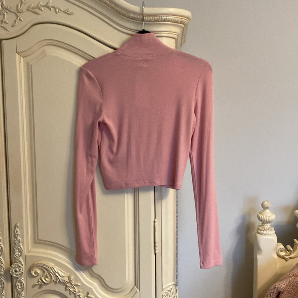 Crop Turtle Neck - Picture 3 of 3